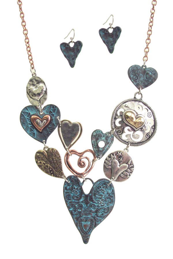 ( H443 )  MULTI HEART LINK BIB NECKLACE SET