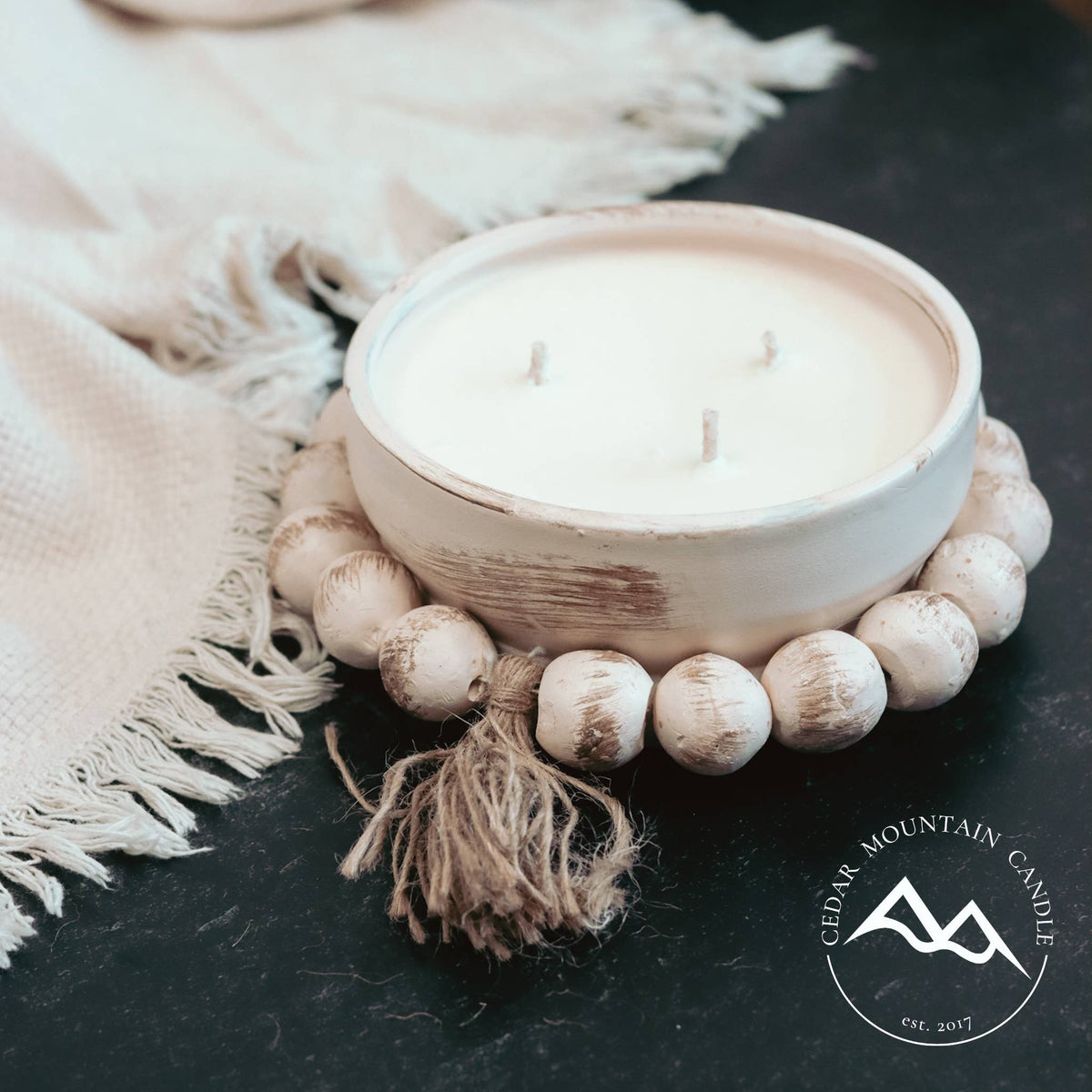 SPRING & SUMMER: Round Beaded Tassel Pottery Soy Candle: White / Molten Lava