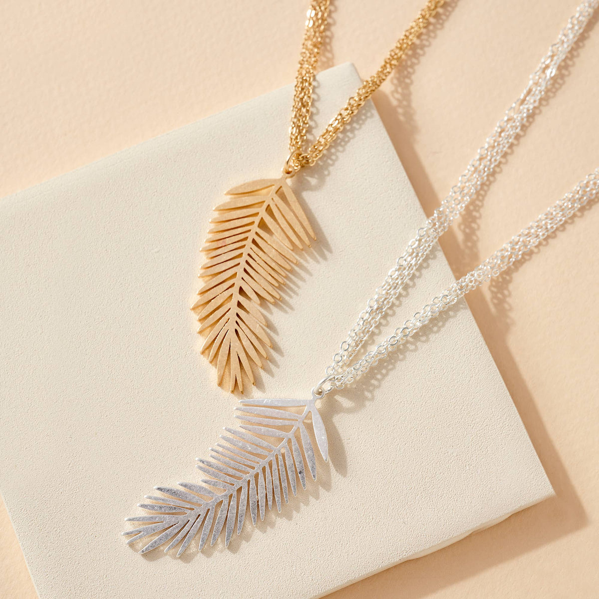 Palm Tree Pendant Short Necklace-gold