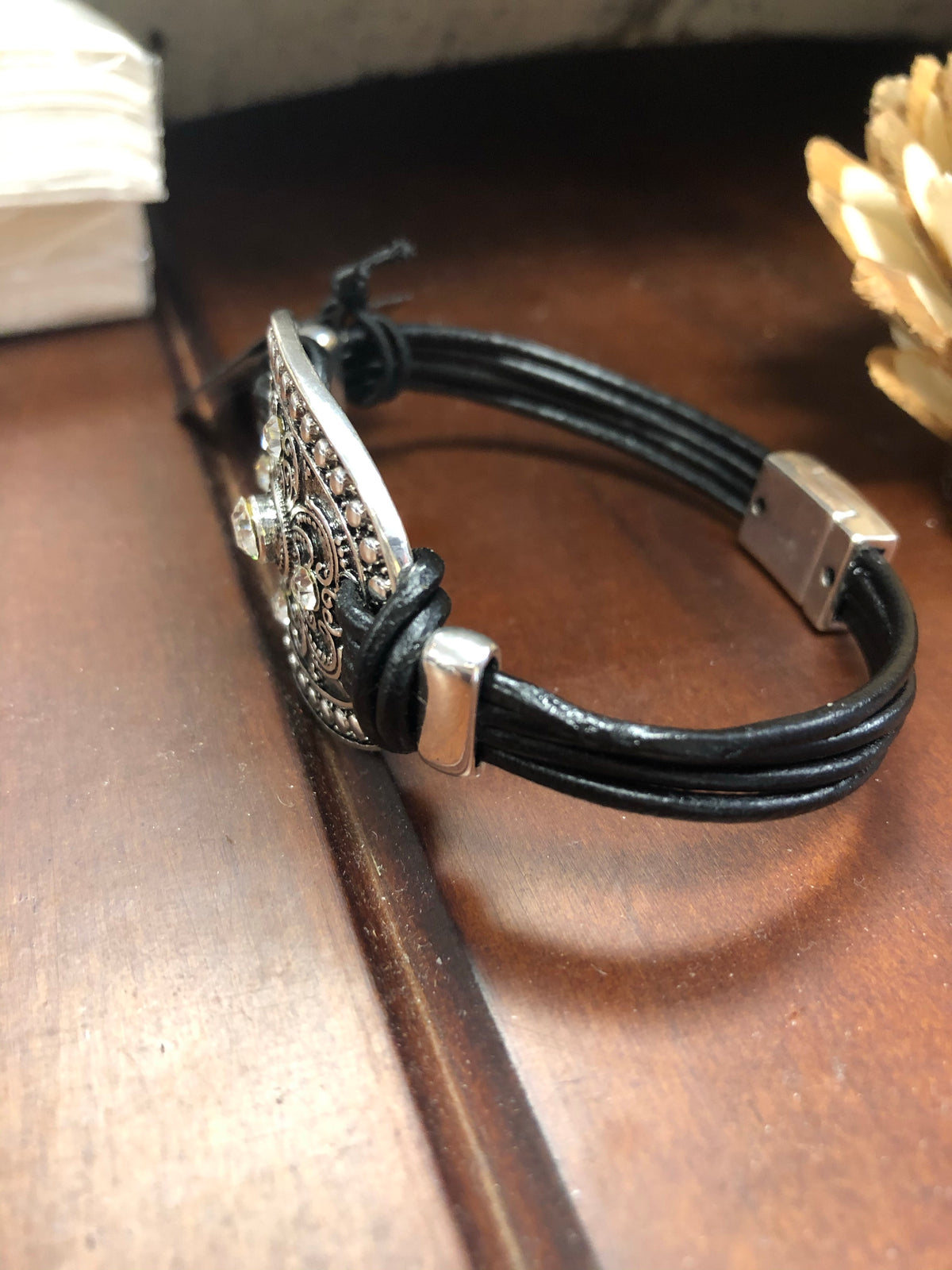 Rhinestone Filigree Disc Leather Bracelet